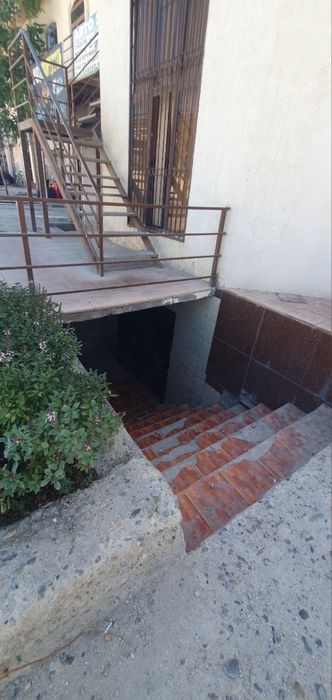 Сотилади, 1,2 этаж + подвал, 150 кв.м, Педколледж ёни