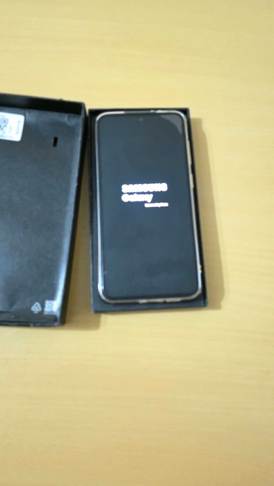 Продавам Samsung Galaxy S24 FE