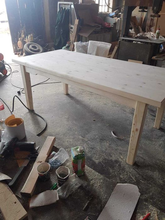 Дървена маса от масив