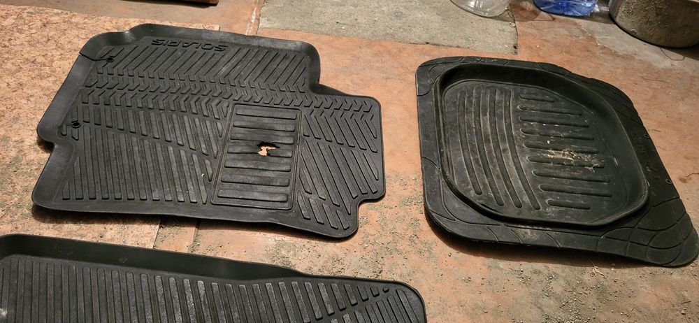 Коврик резиновый автомобильный