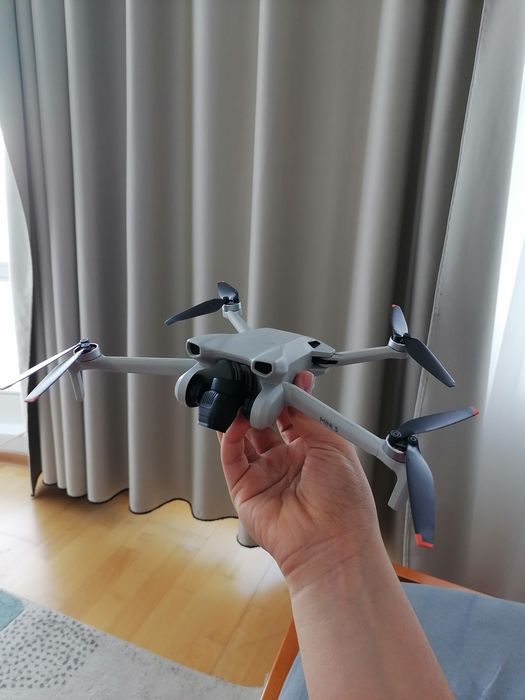 DJI Mini 3 - Ca Nouă (Doar 8 încărcări), 2 baterii+ hub de incarcare