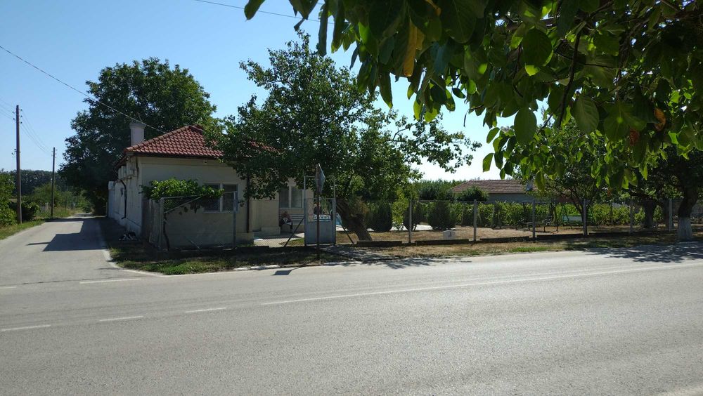 Дава се под наем Къща в с. Поляна, Област Силистра - 200 кв.м за 130000 € - Снимка #23