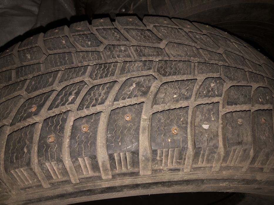 Продам резины 2-шт Michelin 235/65/17