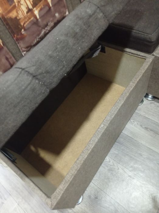 Кухонный уголок и два пуфика