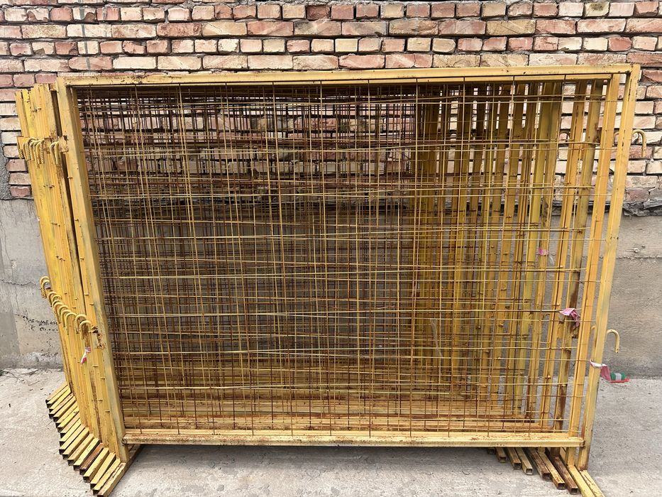 Переносное дорожное ограждение сетчатого типа