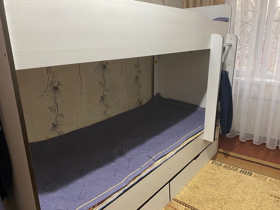 Кровать двухъярусная продается