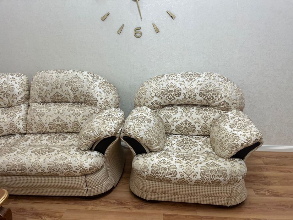 Продам диван угловой с креслом