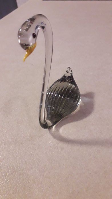 стъклена фигура на лебед