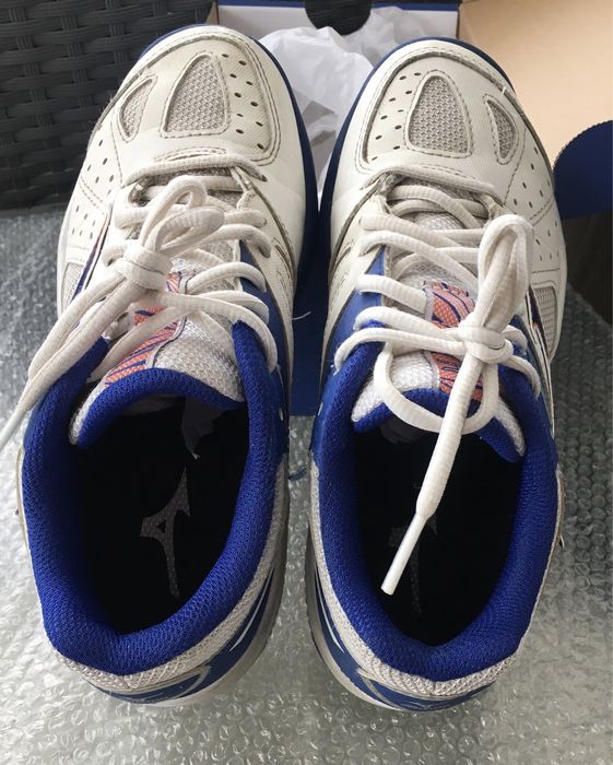 MIZUNOдетски маратонки35и33н. Много здрави и удобни за крака м-ки.