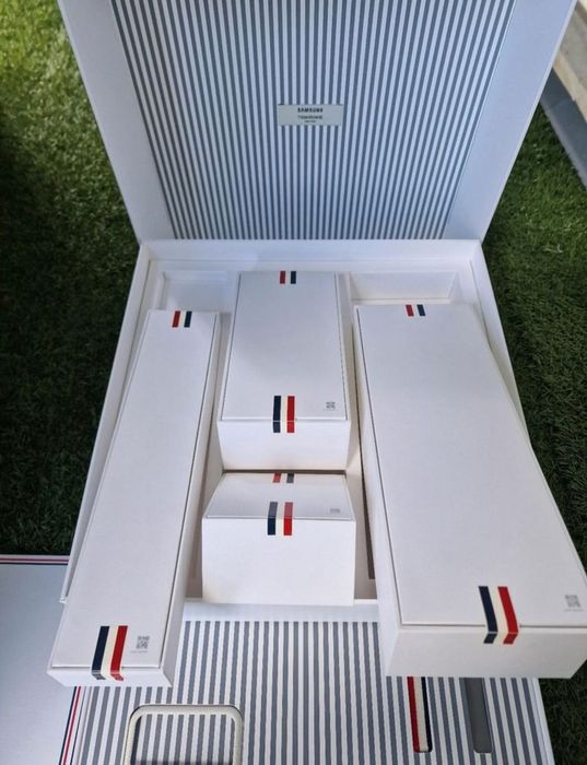 Galaxy Z Flip 3 5G Thom Browne Edition