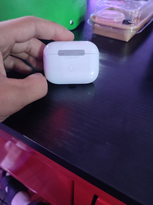 Продам наушники AirPods