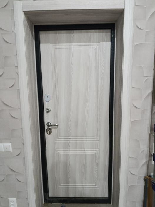 Установка входных дверей