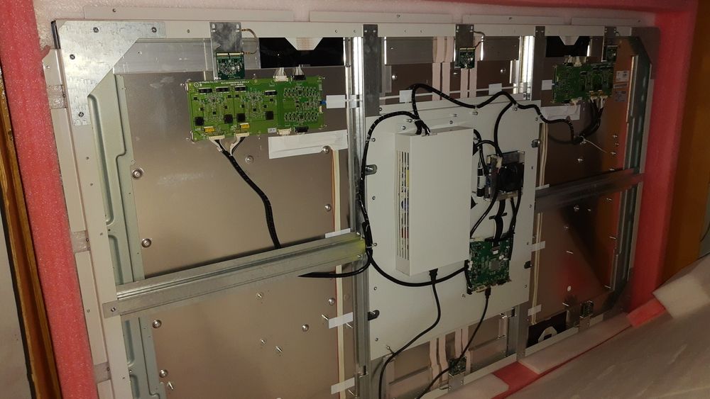 LG 84 inch-UHD-4K чисто нов професионален монитор