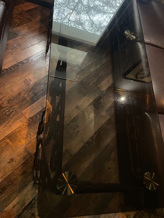 Стеклянный стол для кафе