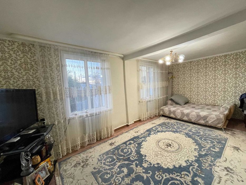 Продаётся половина дома п. Киевский!