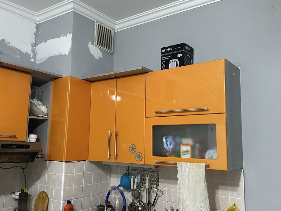 Продам кухонную гарнтиуру(вверх только)