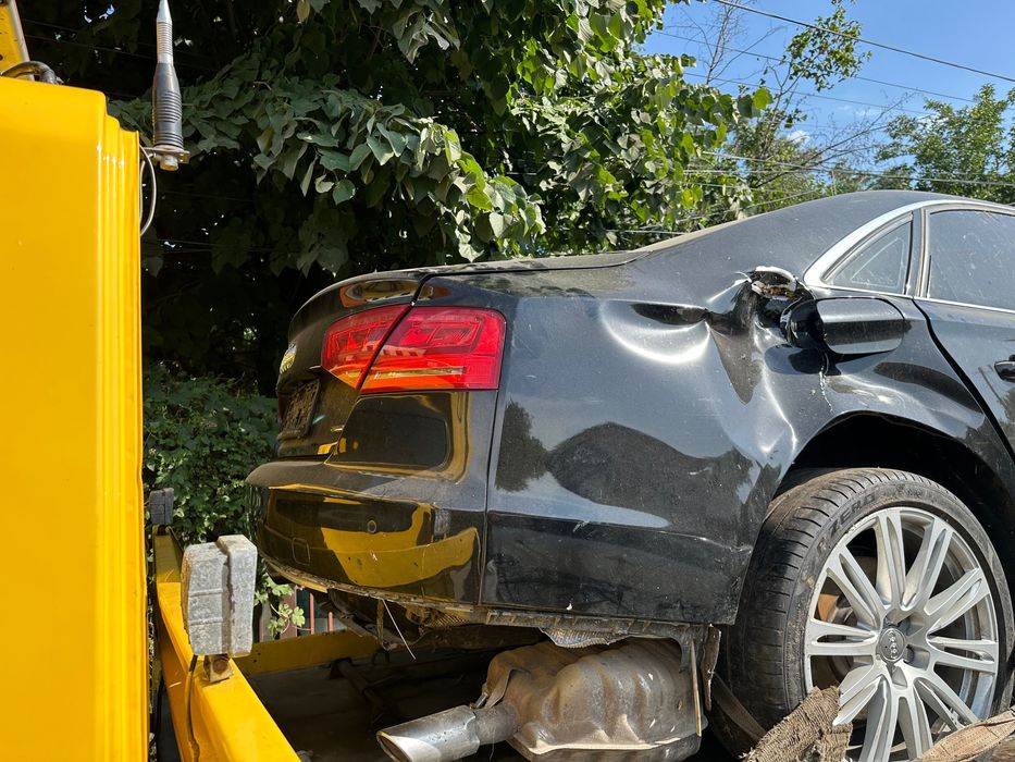 Dezmembrez Audi a8 4h 2012 3.0 diesel