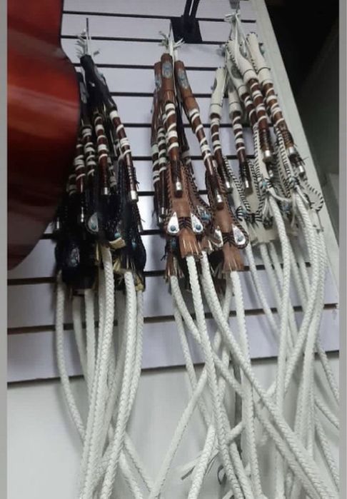 Домбыра, гитара, камшы, чехлы, чешки