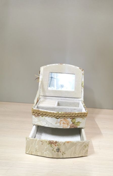 Шкатулка для украшений