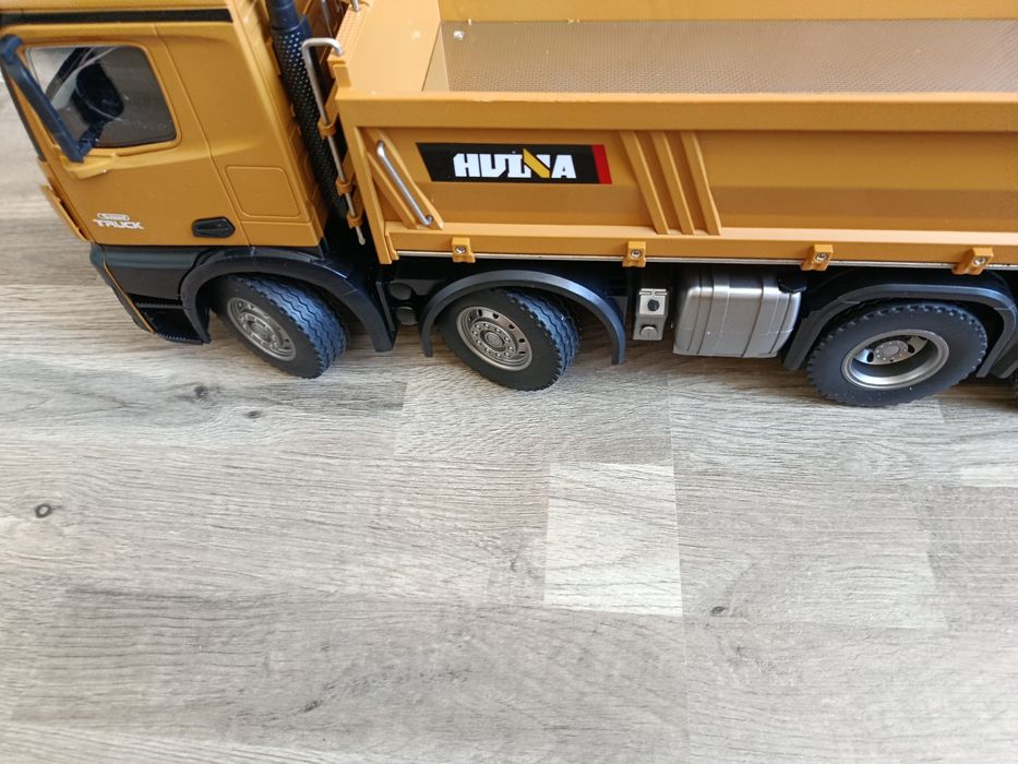 RC Реплика на Самосвал Mercedes-Benz Actros 8x4 – Мащаб 1:14 (Метал и ABS)