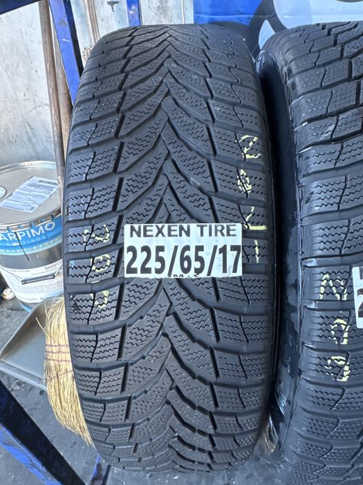 225/65/17 Nexen M+S.