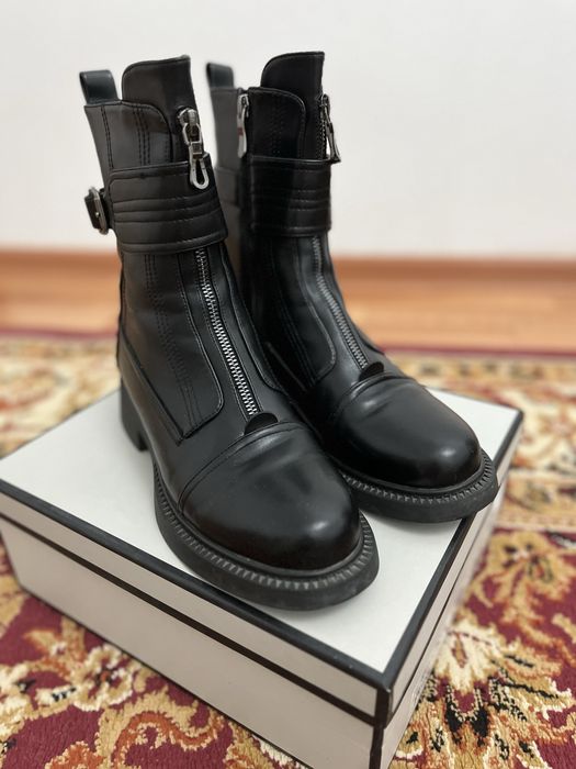 Продаю зимнии сапоги