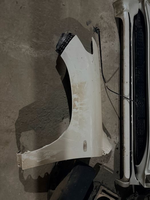 левый крыля land cruiser 200