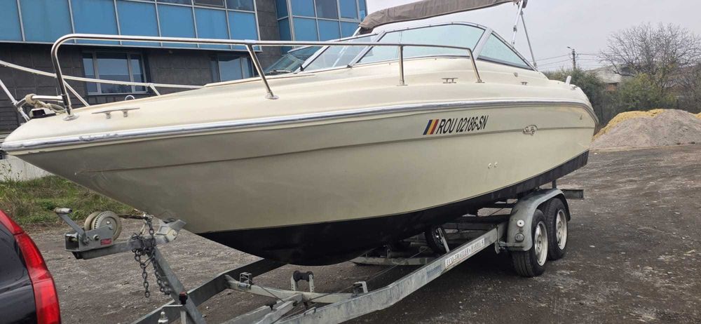 SeaRay 230 Signature Overnighter