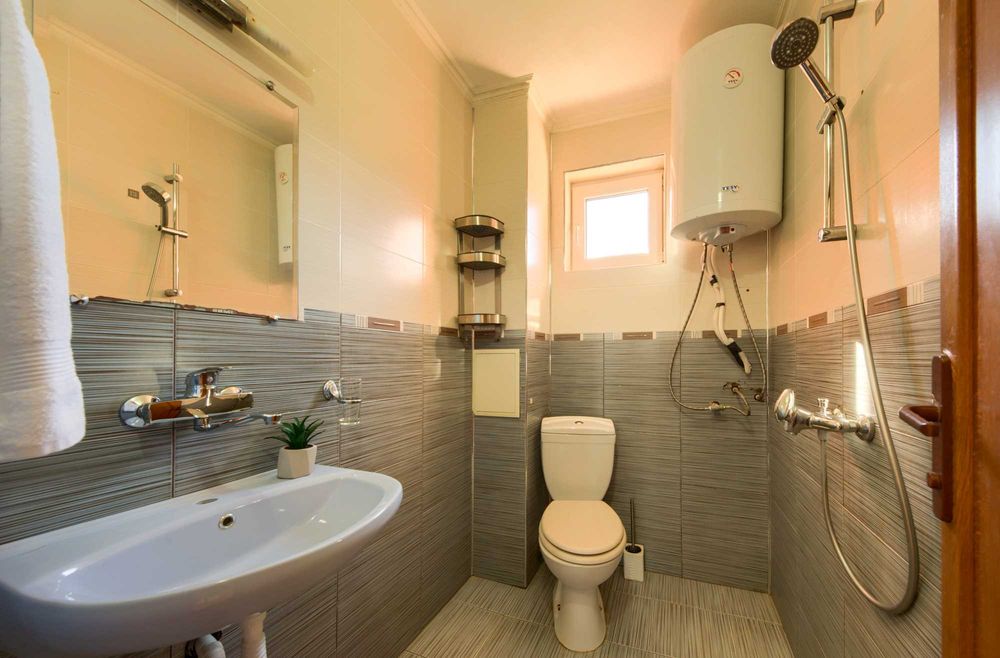 ТОП НАЕМ /  Удобен двустаен с паркомясто в Черно море 2, ап.2