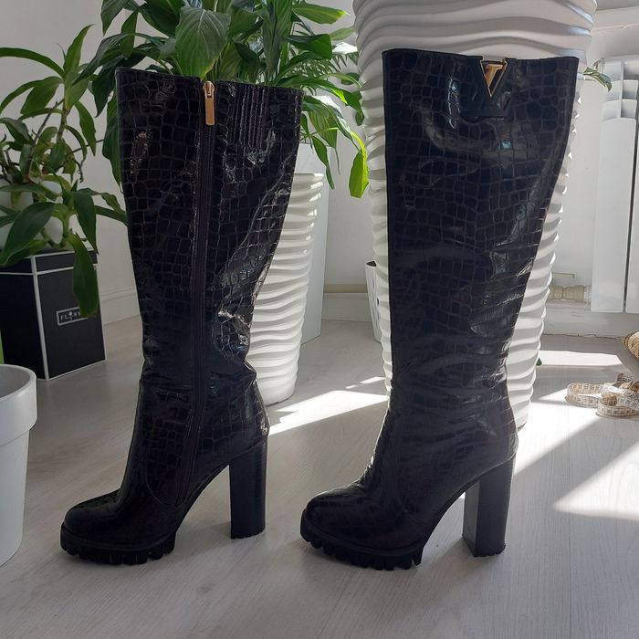 Продаются  сапоги