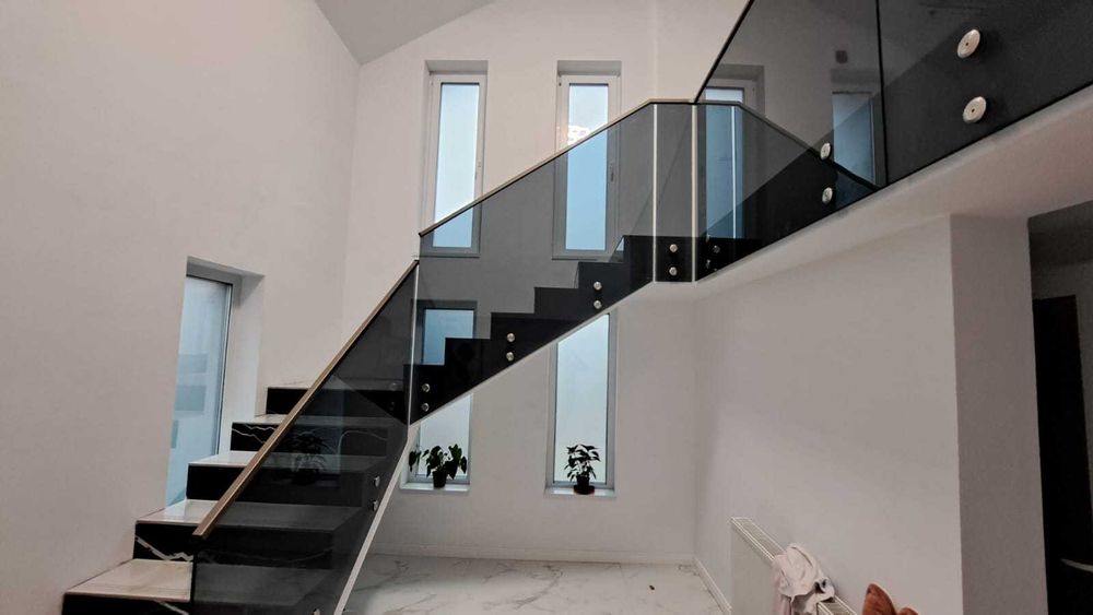 Balustrada din sticla  -Usi din sticla-Compartimentari cu Sticla