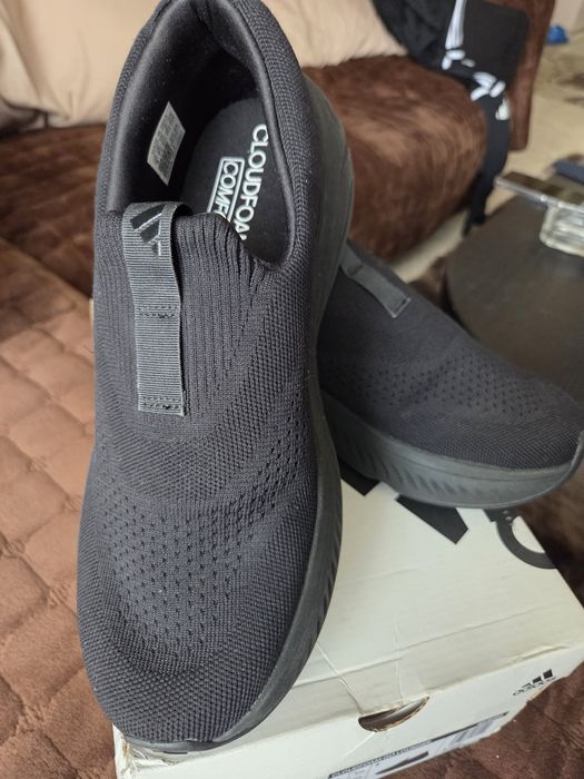Adidas летен модел 40-41

по скоро 40-41).Пращам с еконт с преглед и тест.