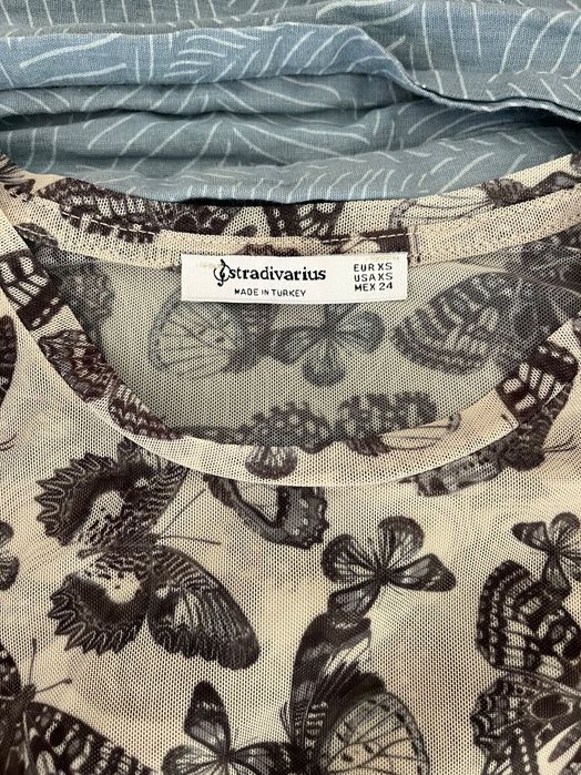 Дамска блуза с къс ръкав с принт на пеперуди