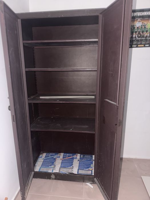 Продавам метална каса