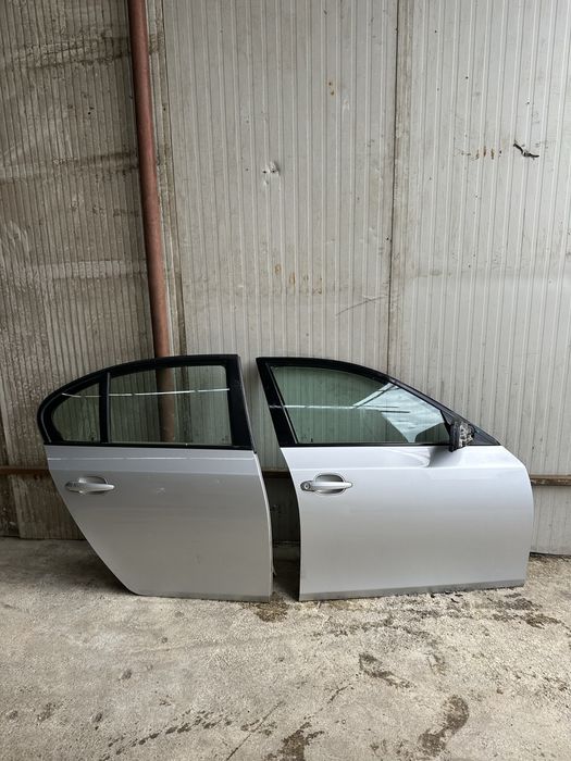 Portiera usa dreapta fata BMW Seria 5 E60 Portiera dreapta spate BMW seria 5 E60 gri metalizat