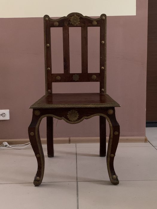 Стол со стульями/холодильник/тумба