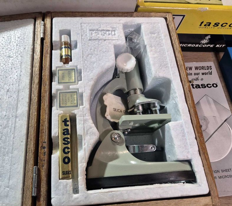 Японски Микроскоп Tasco 1970г (600 Power Microscope Kit) в дървена кутия
