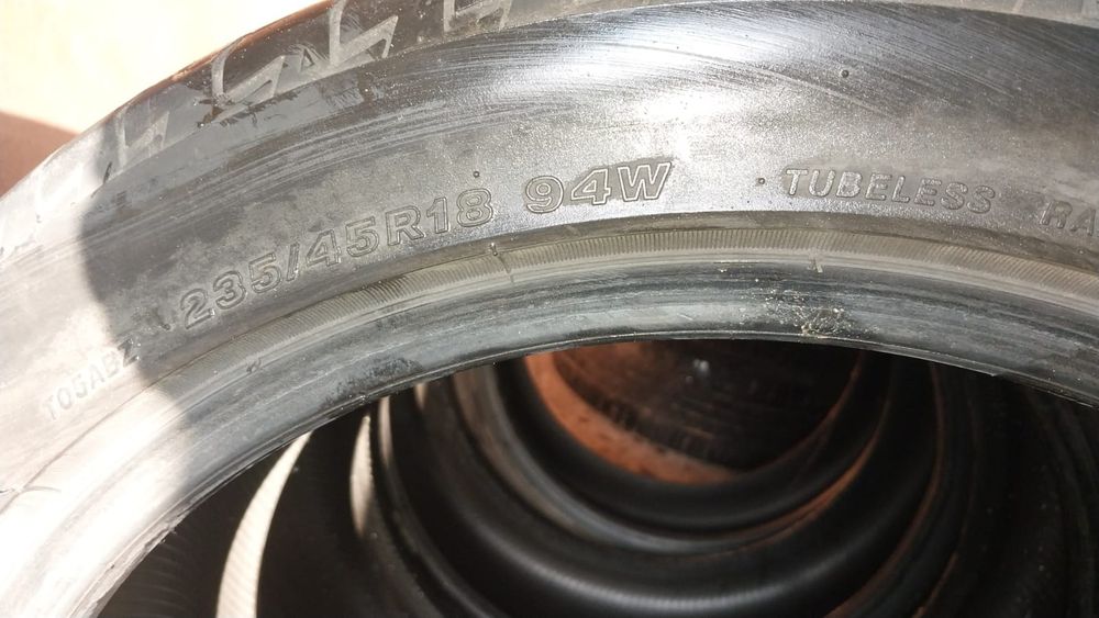Bridgestone Бриджстоун 235/45/18 комплект
