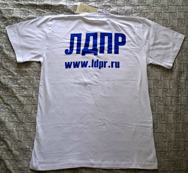 Продаётся новая мужская белая футболка с принятом.размер 50.