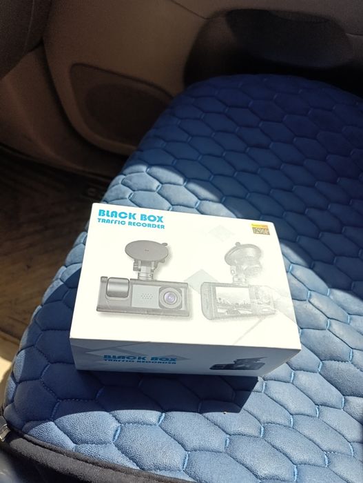 Видеорегистратор с тремя камерами