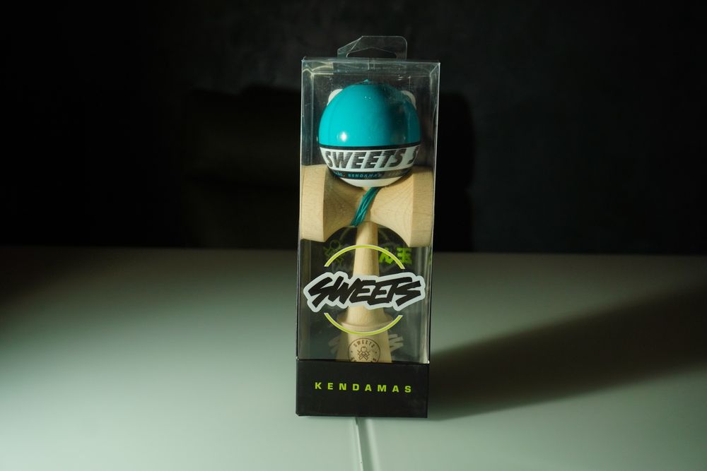 Kendama originala Sweets Starter sigilate