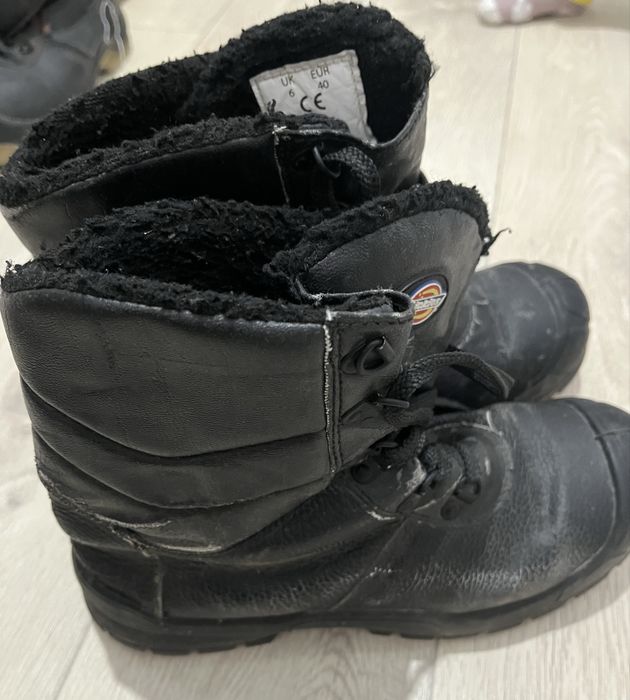 Продается спец ботинки