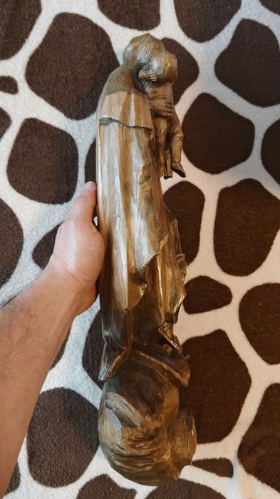 Statuie veche din lemn cu Maria si IIsus