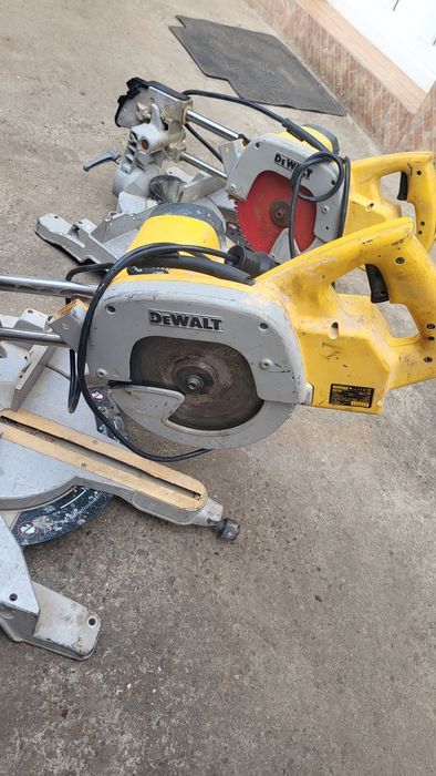 Vînd 2 circulare Dewalt în stare foarte buna,