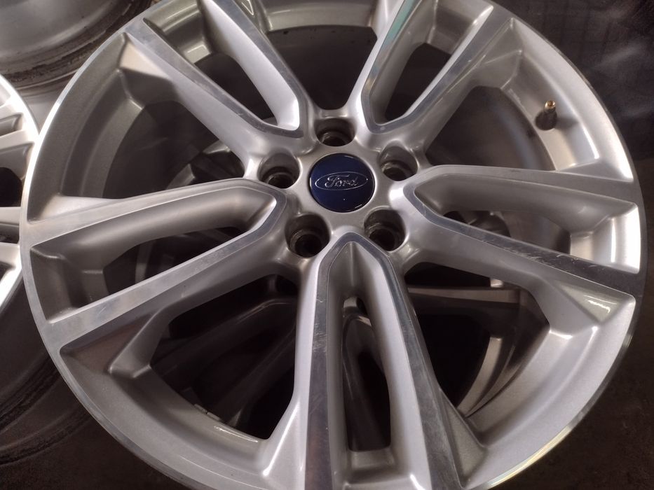 Топ състояние 18-5х108 ЕТ52.5 7.5j Ford Kuga MK3