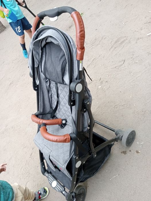 Продам прогулочную коляску