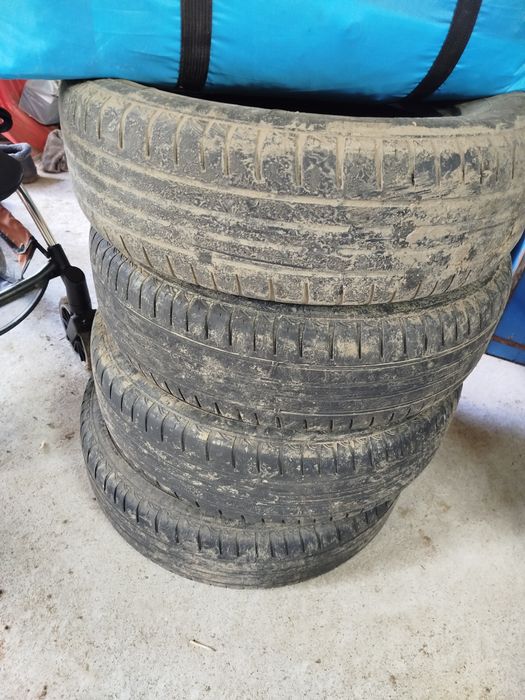 Продам шины в среднем состояний