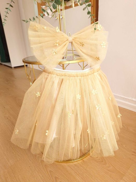 Брокатена детска пола и панделка