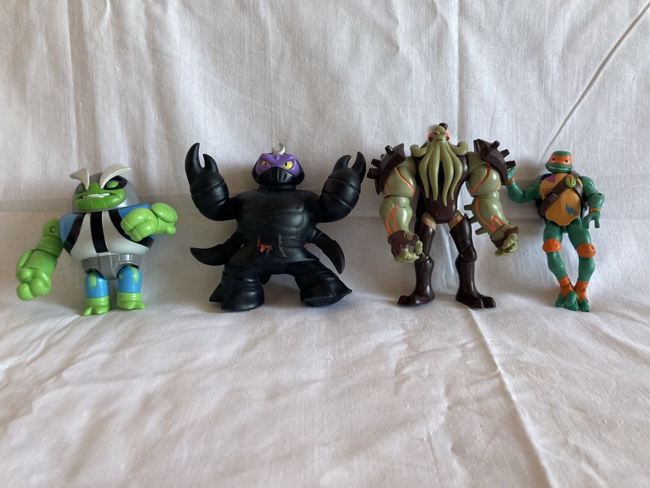 Детские игрушки, фигурки.