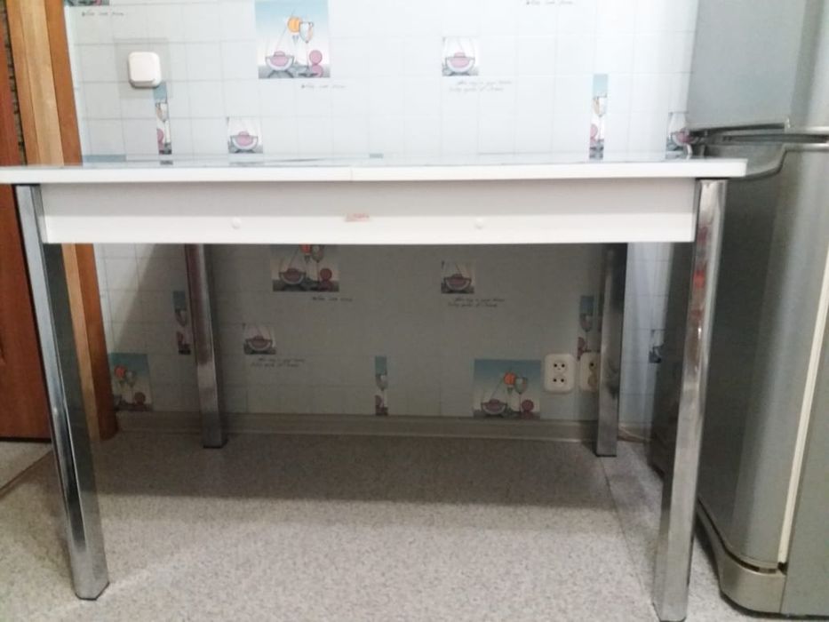 Стол для кухни новый